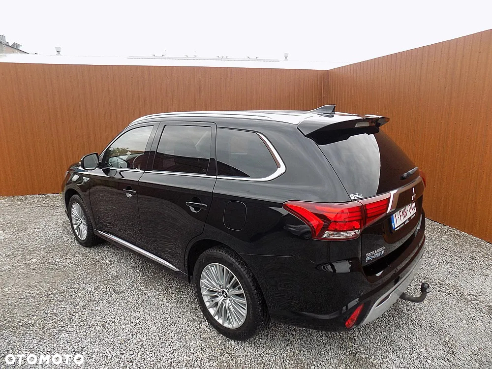 Mitsubishi Outlander 2.4 4WD Plug-In Hybrid Top - 4