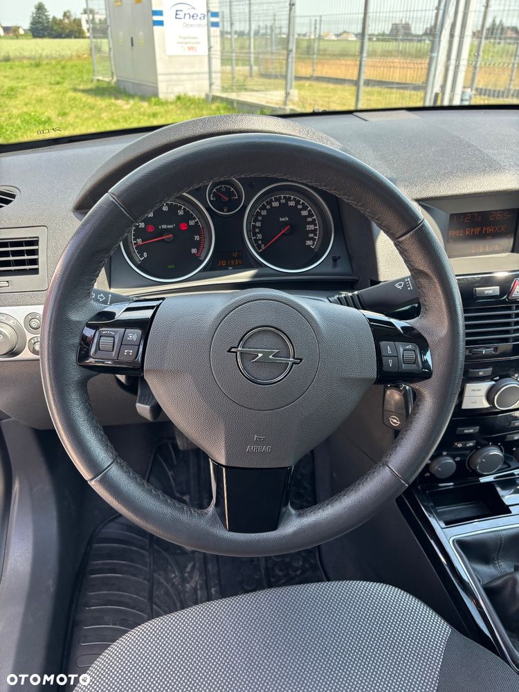 Opel Astra 1.6 Black&White - 21