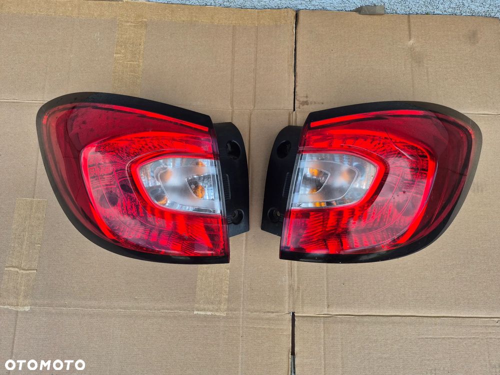 RENAULT CAPTUR LAMPY TYLNE LEWA PRAWA