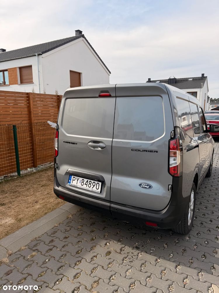 Ford Transit Courier - 12
