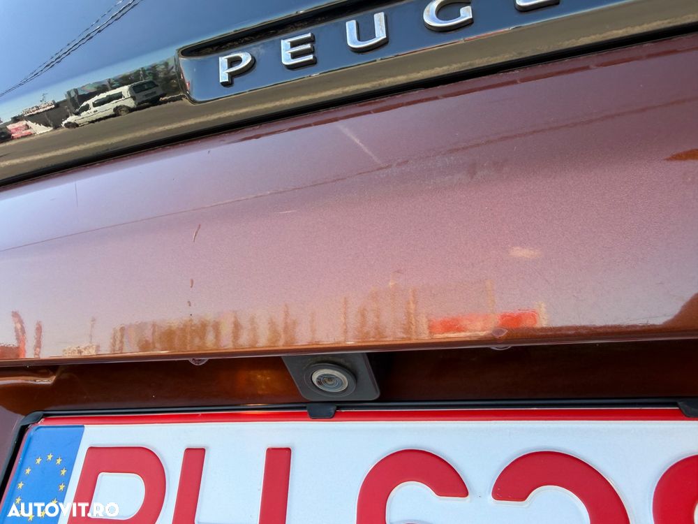 Peugeot 3008 1.2 PureTech Turbo S&S Allure - 21