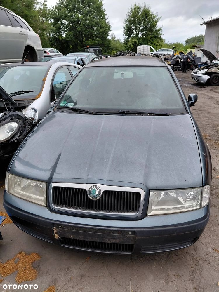 Na części: Skoda Octavia kod lakieru:9901 Rok 2006 Pojemność 1595 Moc 75 kw Benzyna - 1