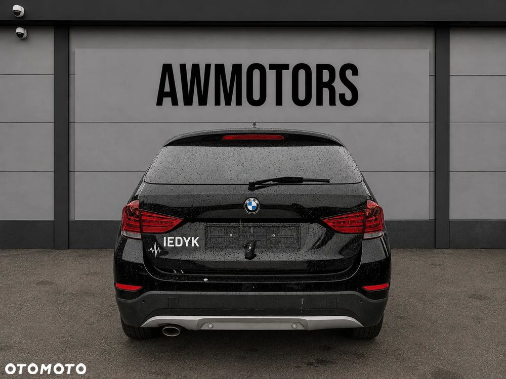 BMW X1 2014 *SAMOCHÓD NA CZĘŚCI* 6392 SCHWARZ II (668) MASKA, LAMPA, DRZWI, LUSTERKO, ZDERZAK, GRILL, BŁOTNIK, KLAPA, BELKA, DESKA, FOTELE, KANAPA, ĆWIARTKA KIEROWNICA, TARCZE, ZACISKI, ZAWIESZENIE, KOMPLETNY PRZÓD, KOMPLETNY TYŁ, LICZNIK, ZEGARY, PRAWE LEWE PRZÓD TYŁ - 2