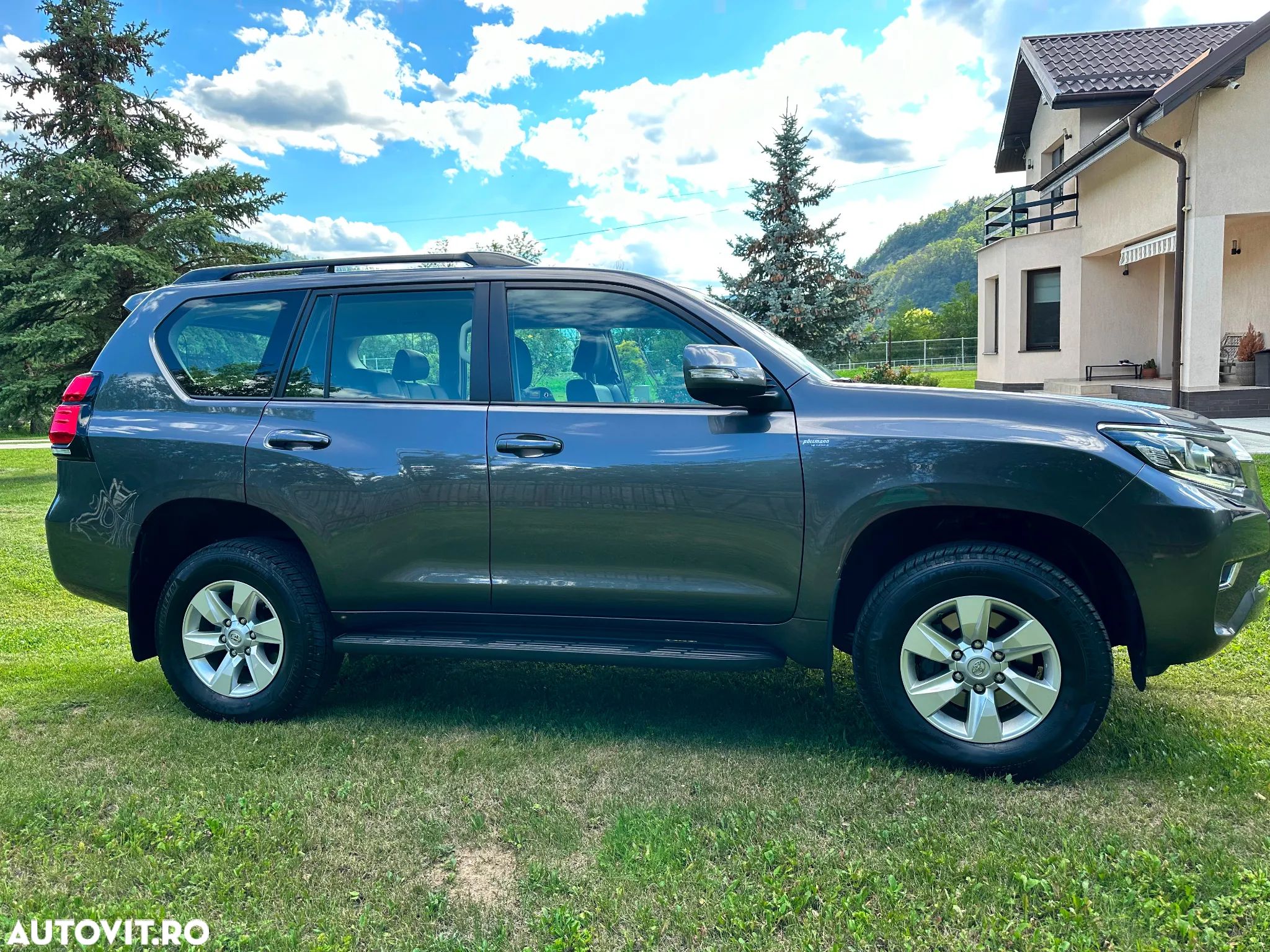 Toyota Land Cruiser - 1