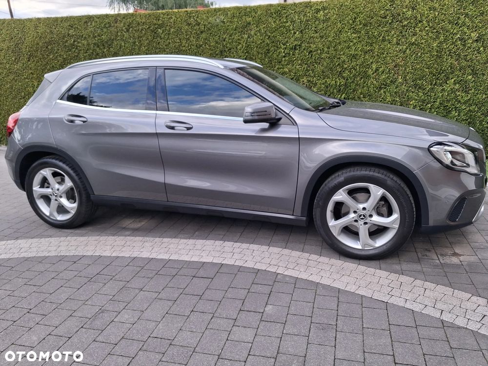Mercedes-Benz GLA 180 AMG Line - 6