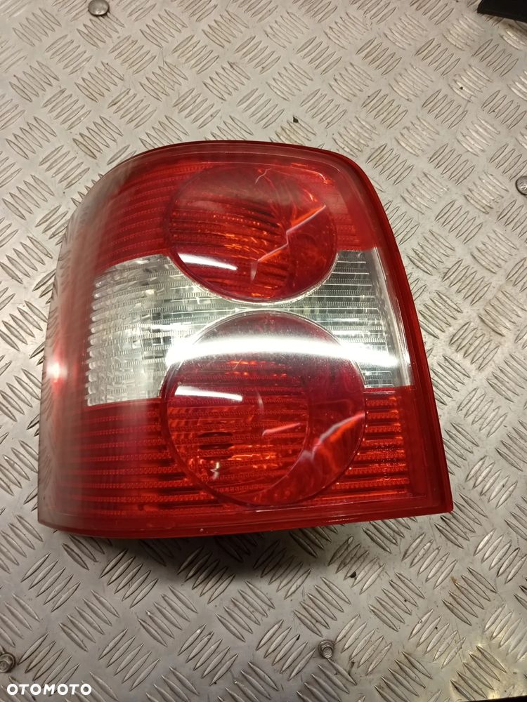 VW PASSAT B5 FL KOMBI LAMPA LEWY TYŁ - 2