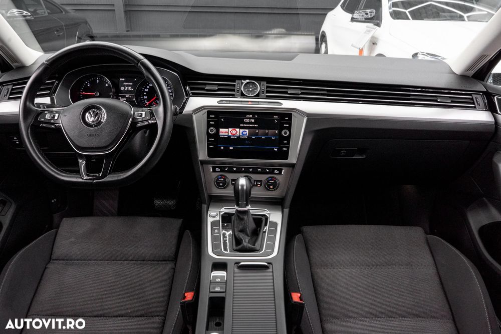 Volkswagen Passat 2.0 TDI DSG Trendline - 10