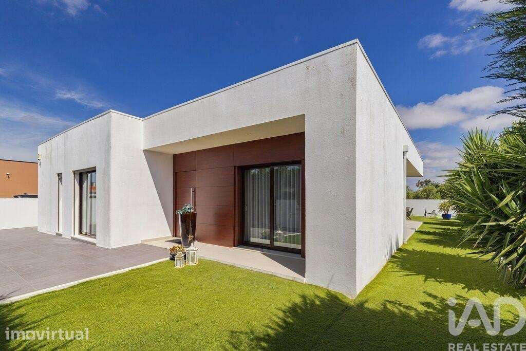 Moradia isolada T4 em Azeitão de 172 m2 - Grande imagem: 2/34