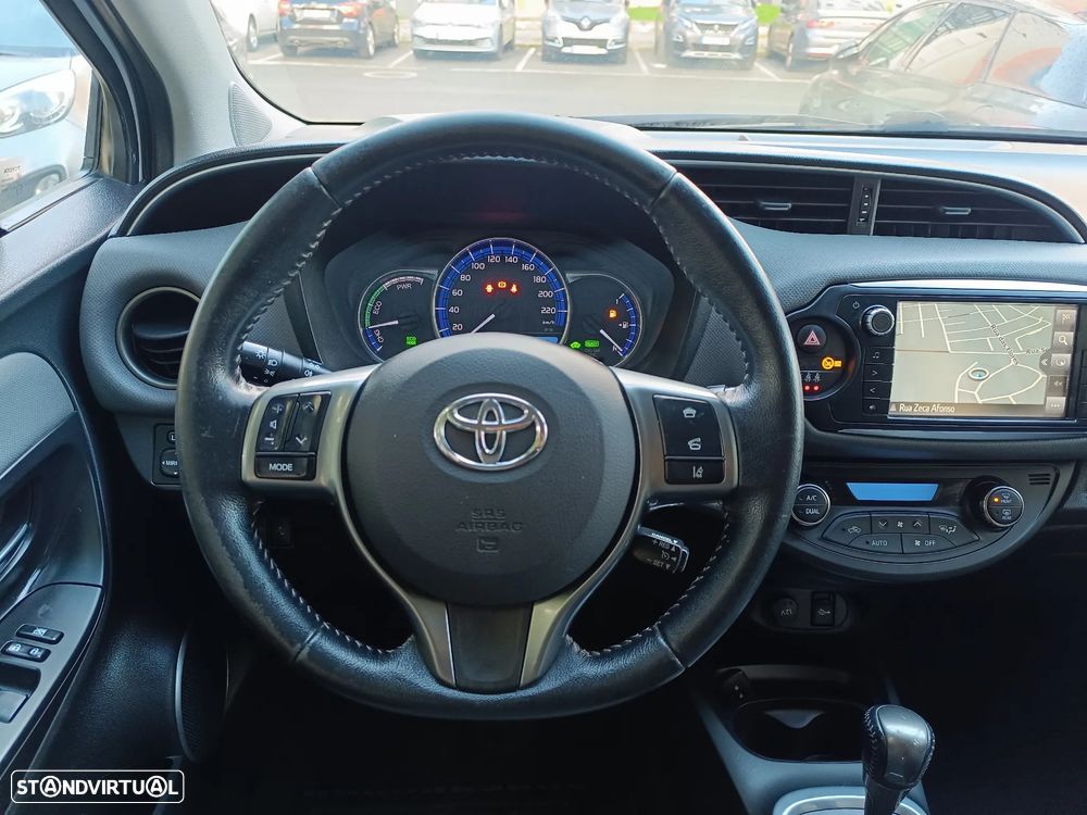 Toyota Yaris 1.5 HSD Comfort+Navi - 12