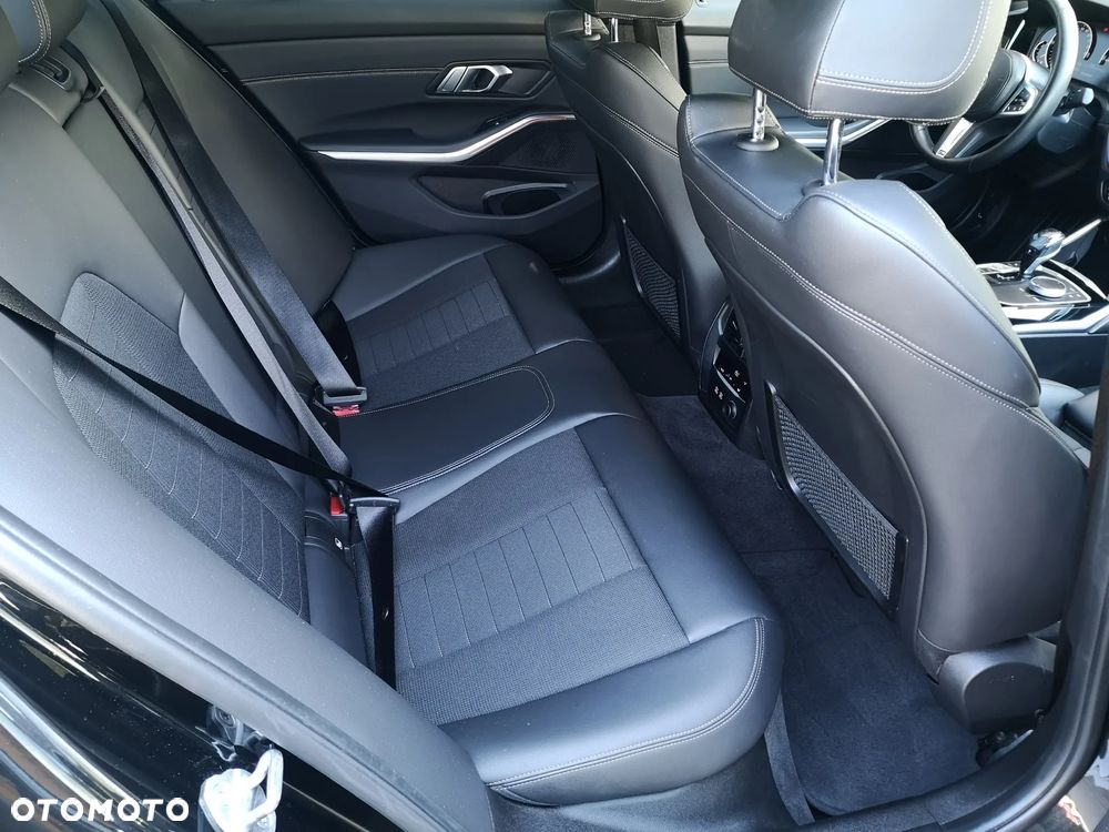 BMW Seria 3 318d M Sport - 30