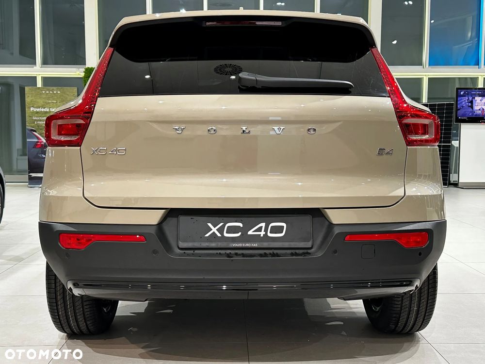 Volvo XC 40 B4 Plus Dark - 6
