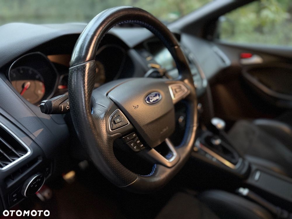 Ford Focus 2.3 EcoBoost RS - 34