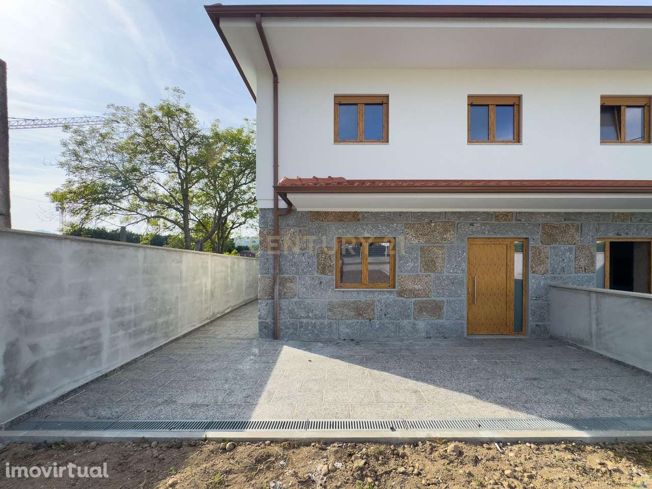 T1 com suíte para arrendamento, situado no rés-do-chão, no Lugar de Sa - Grande imagem: 2/17