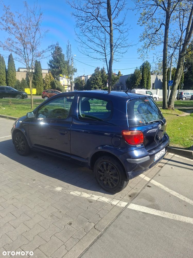Toyota Yaris 1.0 Base - 2