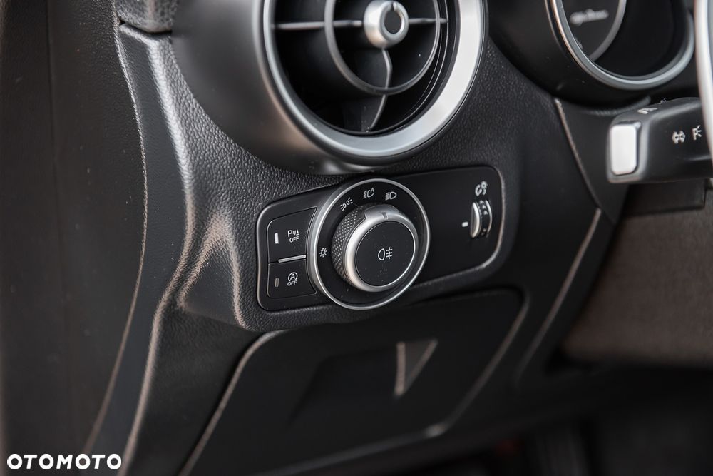 Alfa Romeo Stelvio - 17