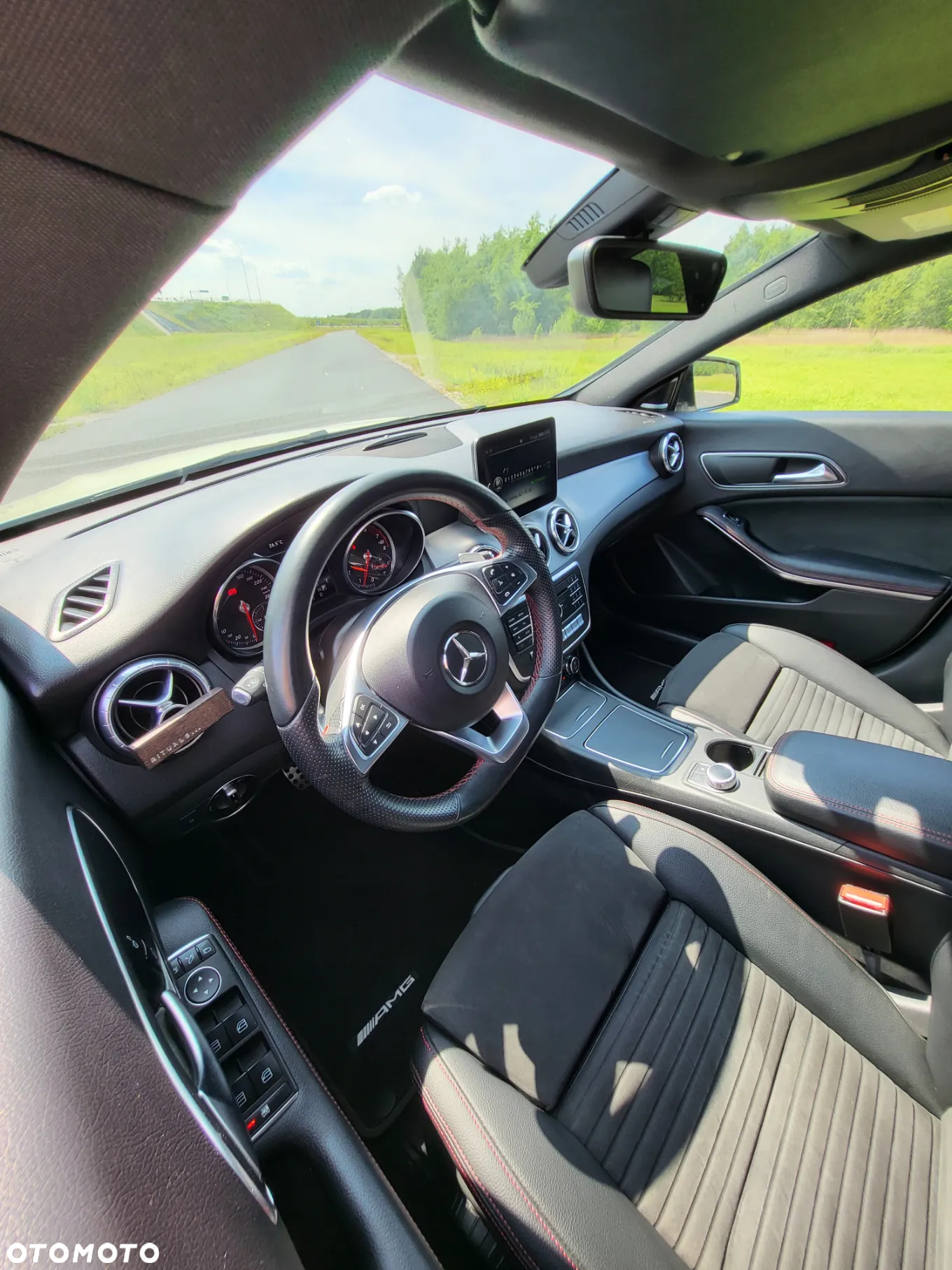 Mercedes-Benz CLA 220 4-Matic AMG Line - 30