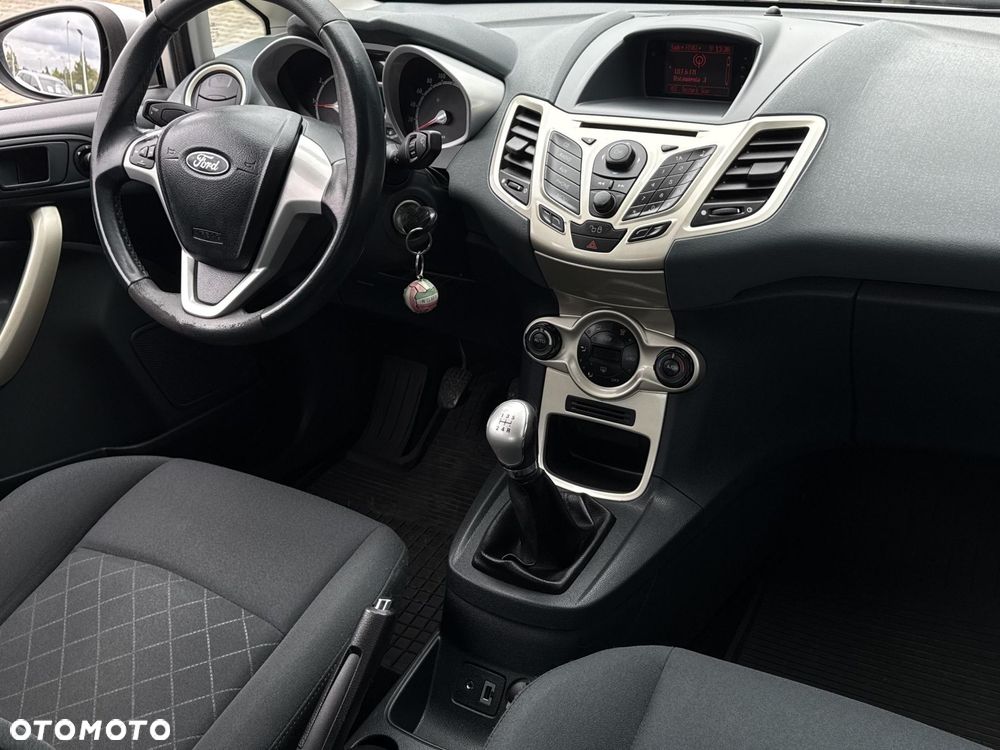 Ford Fiesta 1.25 Ghia - 10
