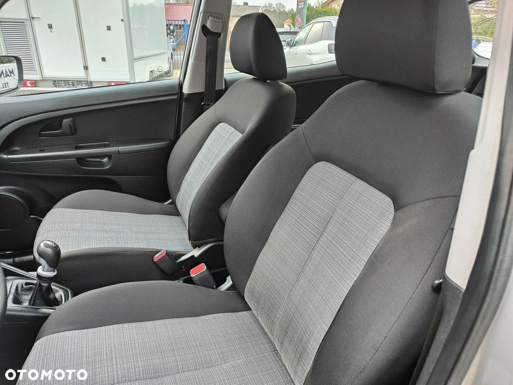 Kia Venga - 15