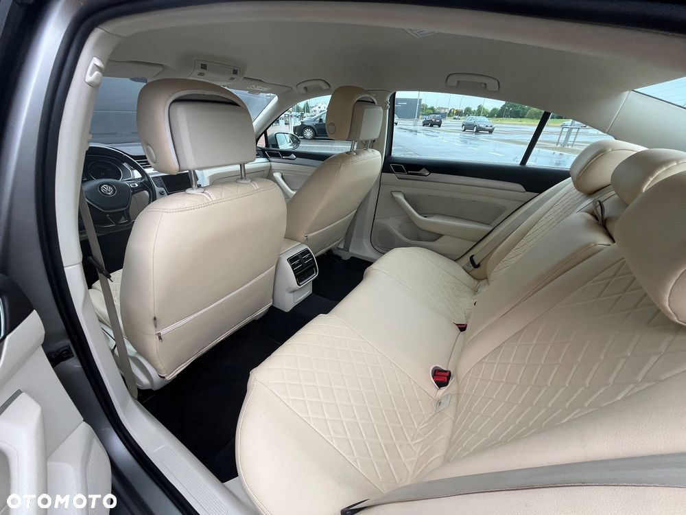 Volkswagen Passat 1.6 TDI BMT Comfortline - 12