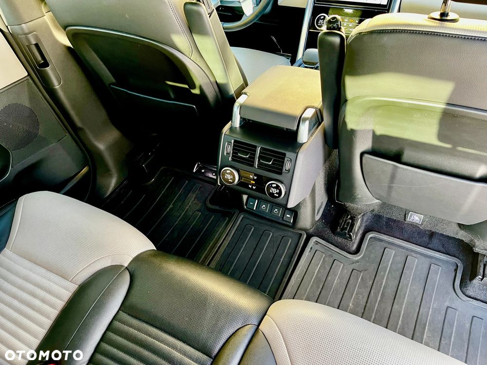 Land Rover Discovery 2.0 P300 R-Dynamic SE - 16