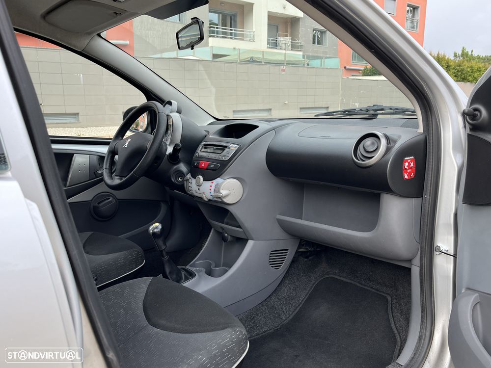 Peugeot 107 1.0 Black&Silver - 12