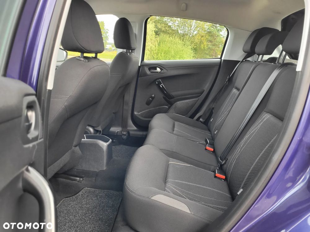Peugeot 208 - 16