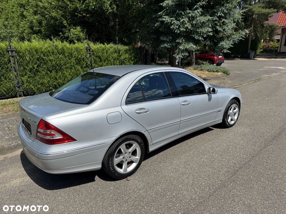 Mercedes-Benz Klasa C 180 Kompressor Automatik Avantgarde Sport Edition - 4