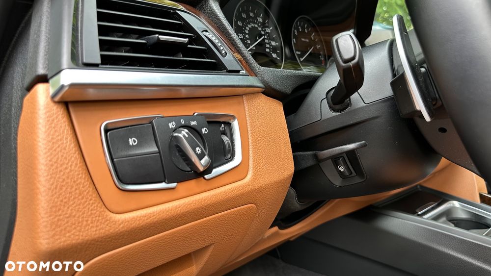 BMW Seria 3 328i Luxury Line - 18