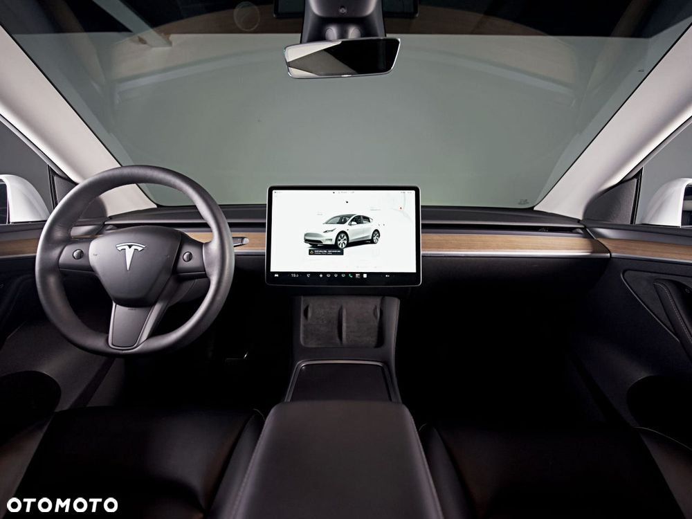 Tesla Model Y - 19