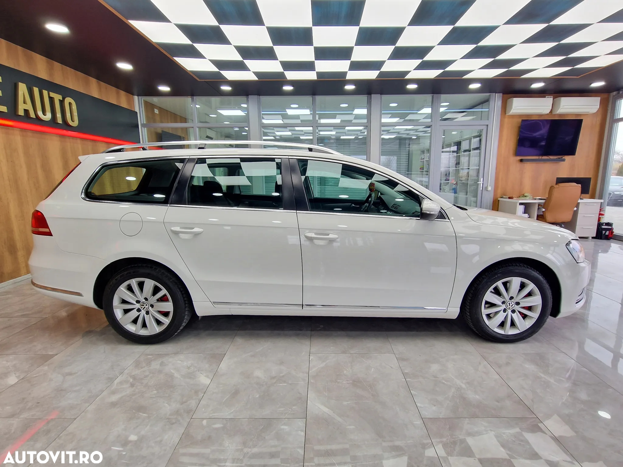 Volkswagen Passat Variant 2.0 TDI BlueMotion Technology DSG Comfortline - 13