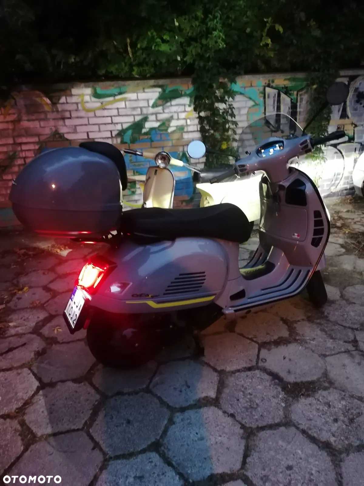 Piaggio Vespa - 2