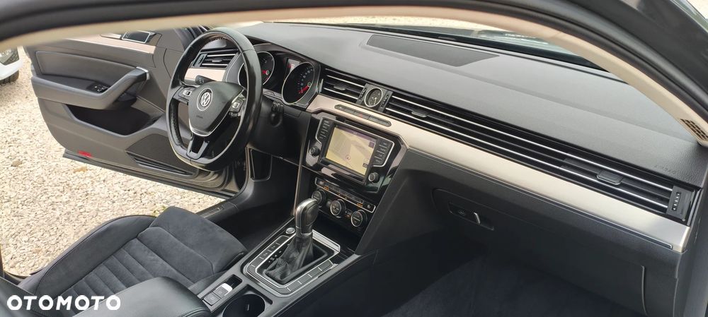 Volkswagen Passat 2.0 TDI SCR DSG Highline - 34