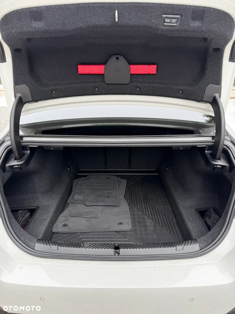 BMW Seria 5 ver-520d-xdrive-mhev-m-sport - 22