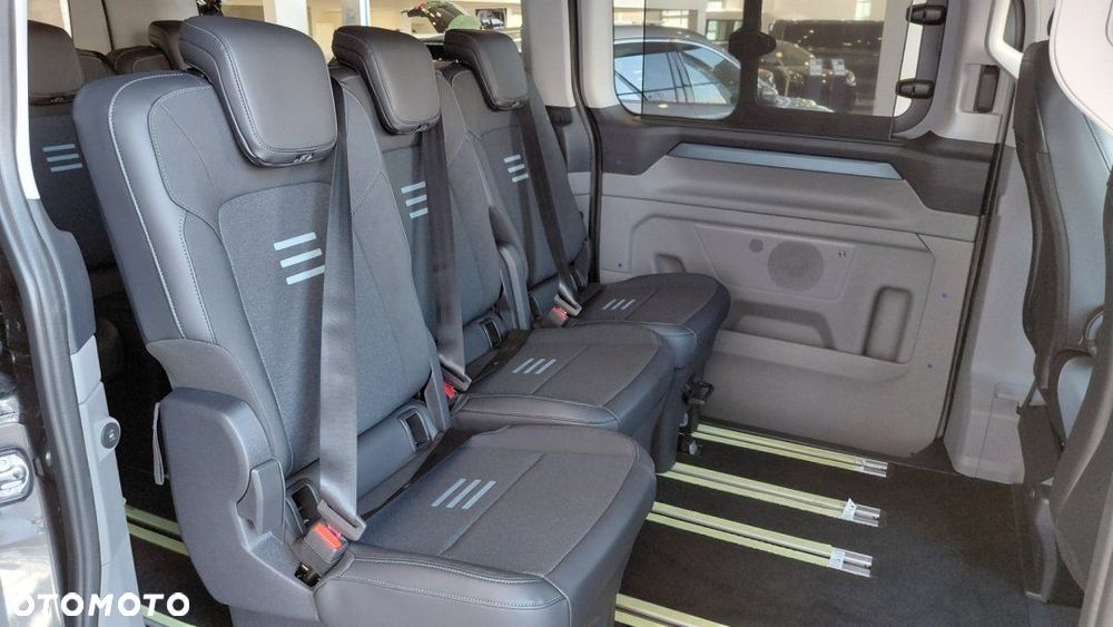 Ford Tourneo Custom - 8