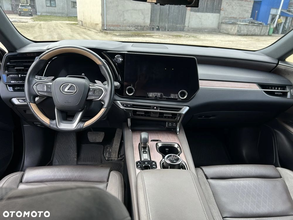 Lexus RX 450h+ Omotenashi - 8