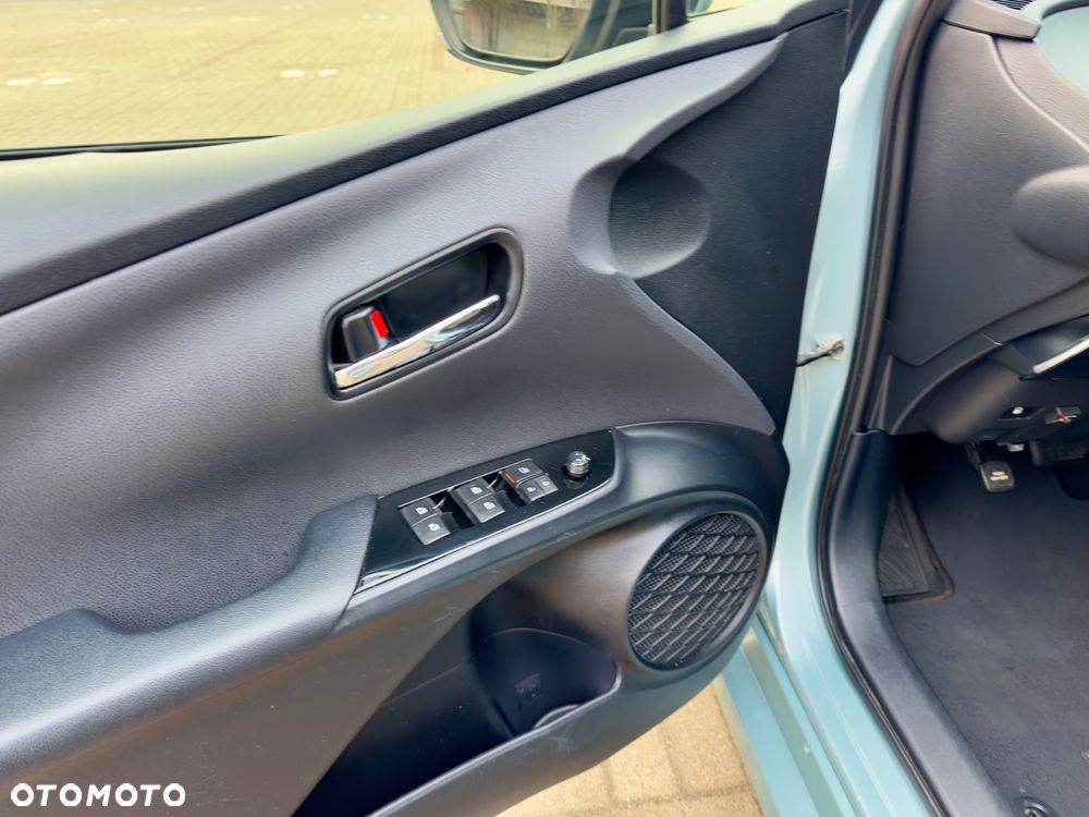 Toyota Prius 1.8 HSD Sol - 17