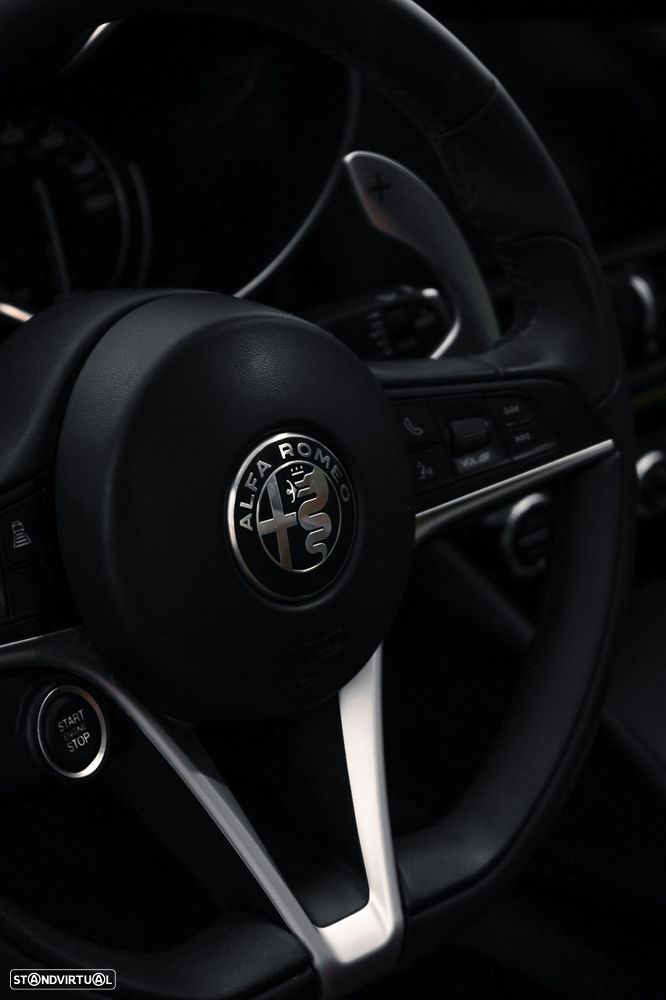 Alfa Romeo Giulia 2.0 T Veloce Ti Q4 AT8 - 11