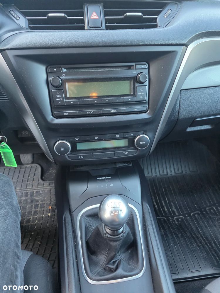 Toyota Avensis 1.6 D-4D Active - 6