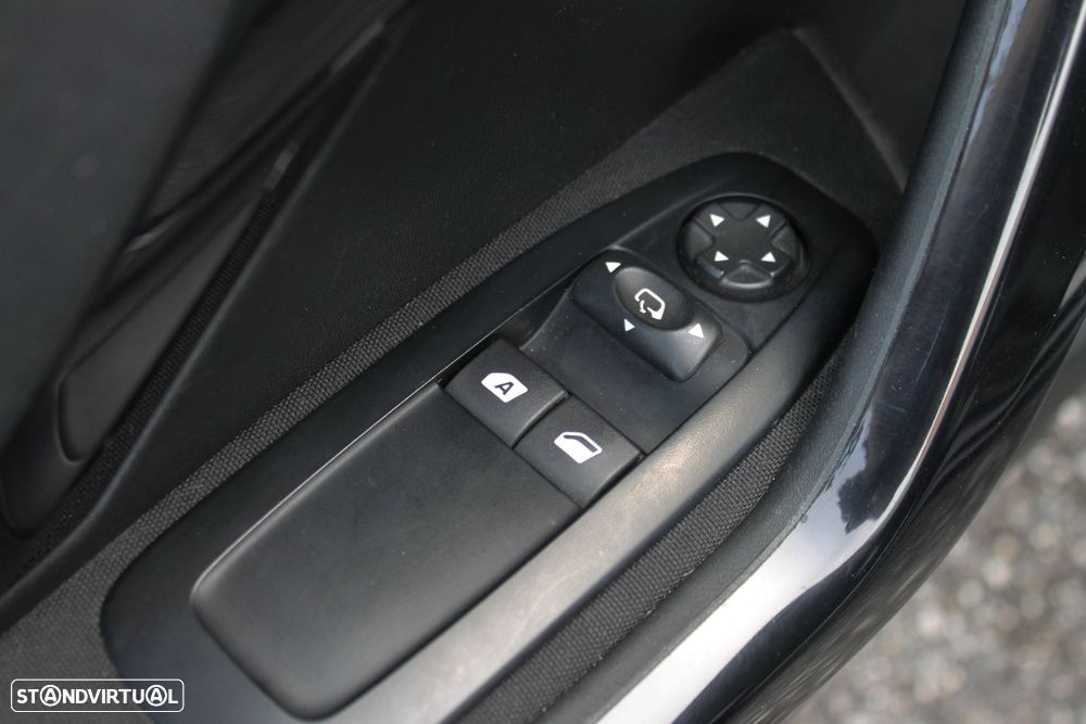 Peugeot 208 1.2 PureTech Signature - 7