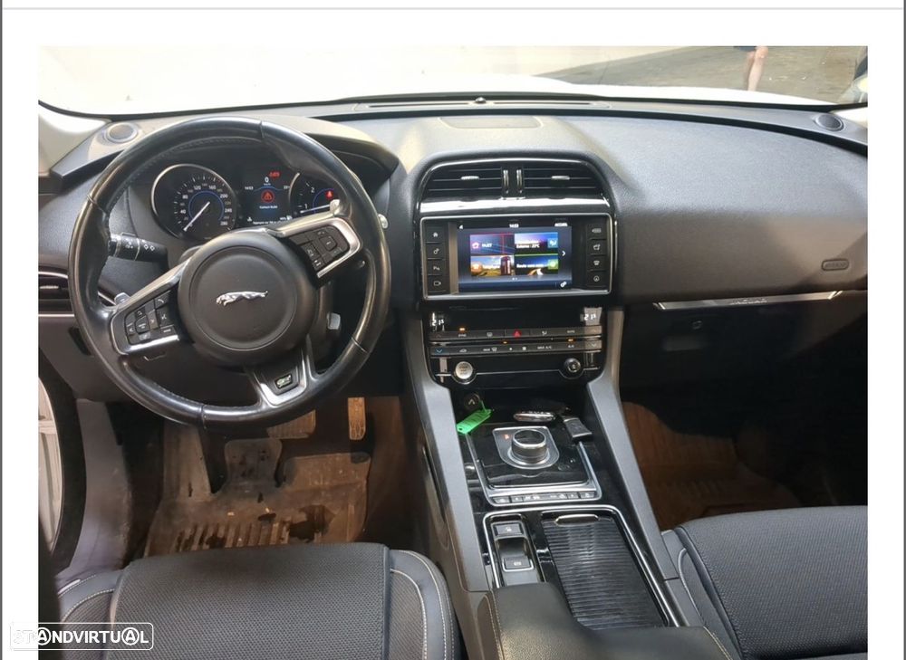 Jaguar F-Pace 20d Aut. R-Sport - 8