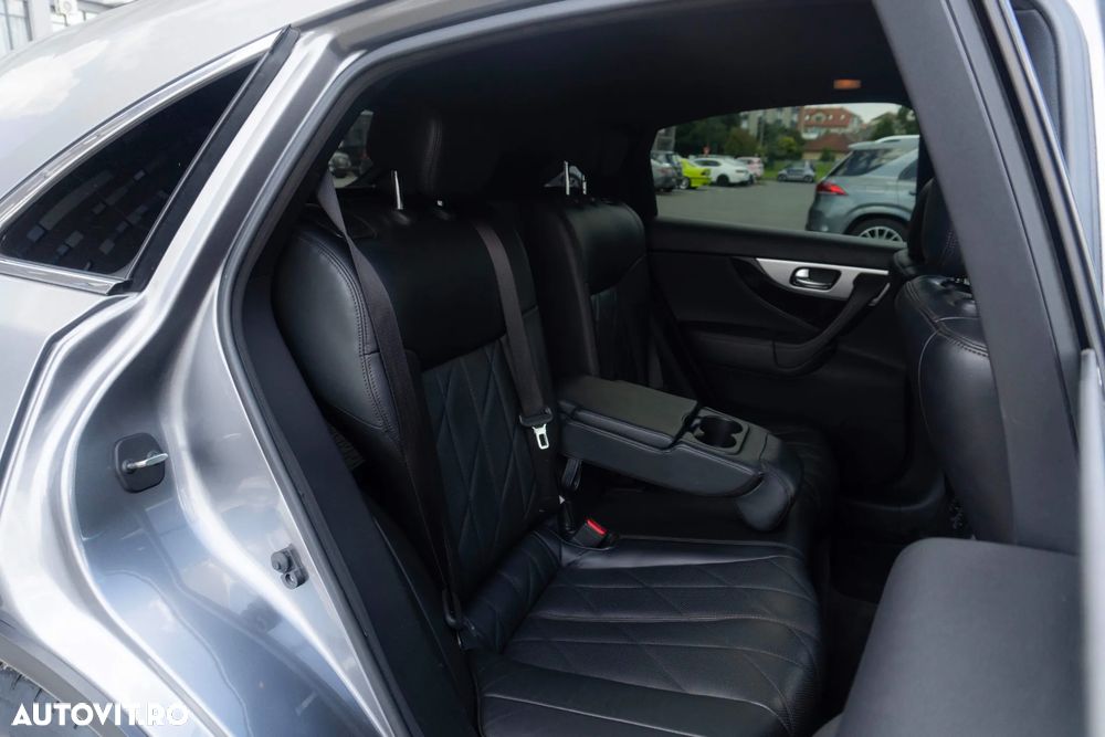 Infiniti Q70 - 34