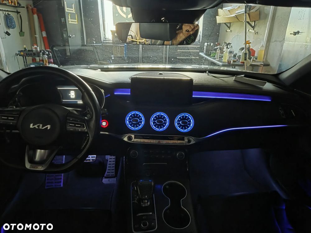 Kia Stinger - 8