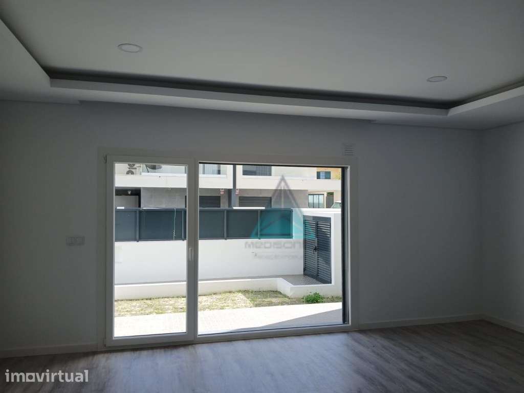 Moradia T3 em Fernão Ferro com Excelente Espaço Exterior - Grande imagem: 4/14