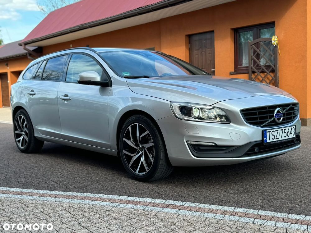 Volvo V60 D4 Momentum - 12
