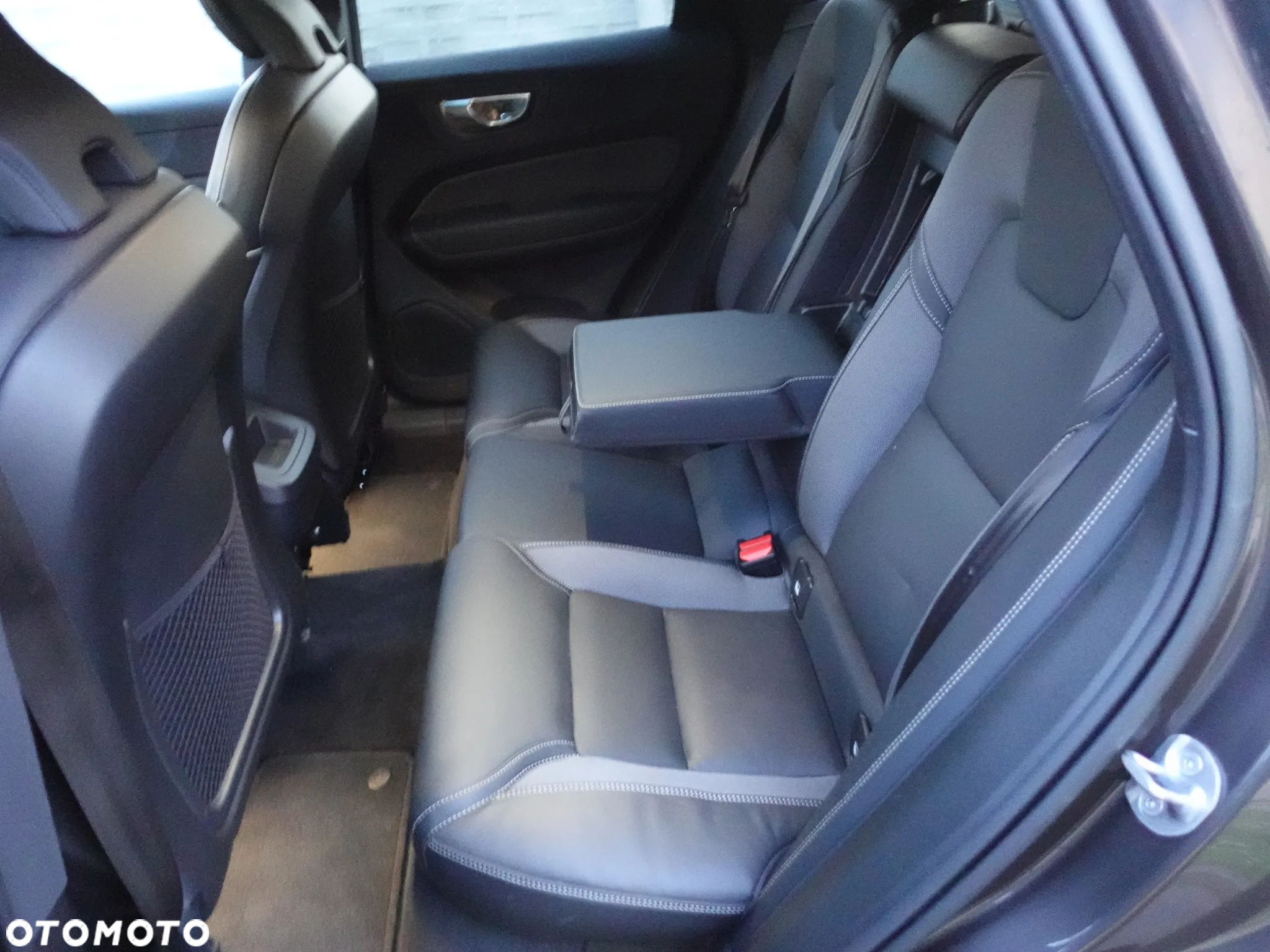 Volvo XC 60 B4 D AWD Plus Dark - 7