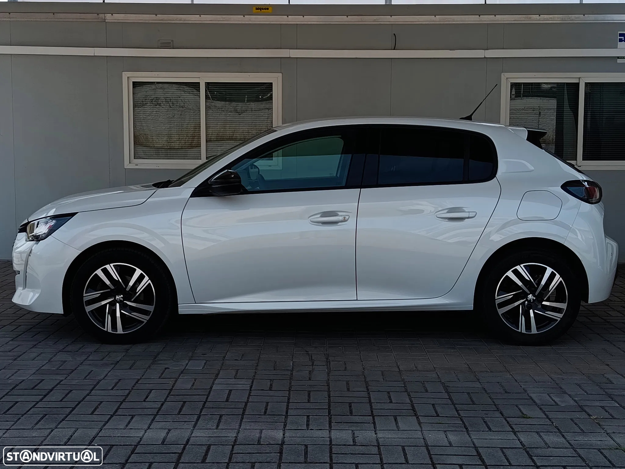 Peugeot 208 - 25