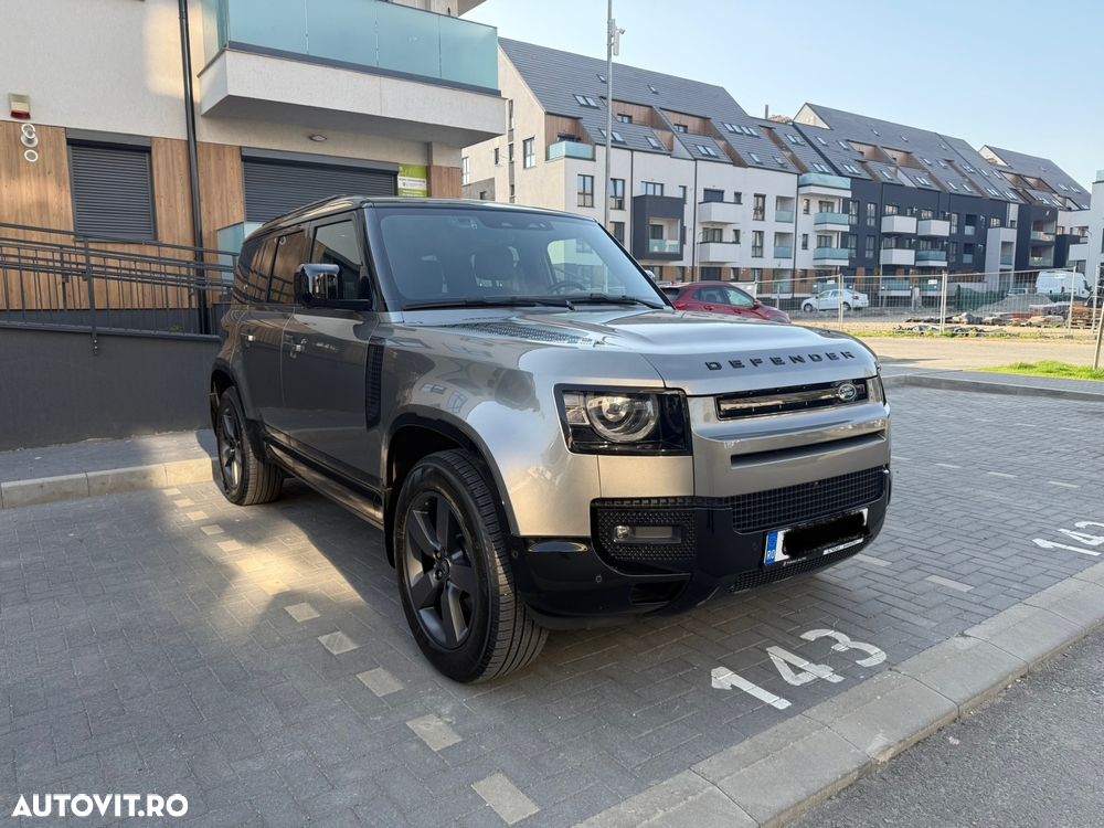 Land Rover Defender - 1