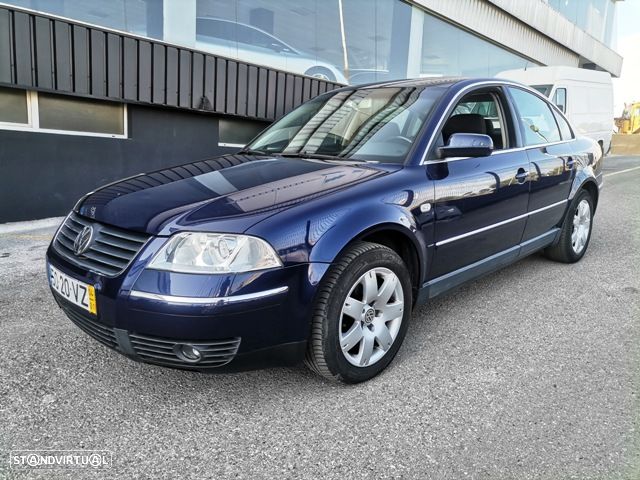 VW Passat 1.9 TDi Highline - 1