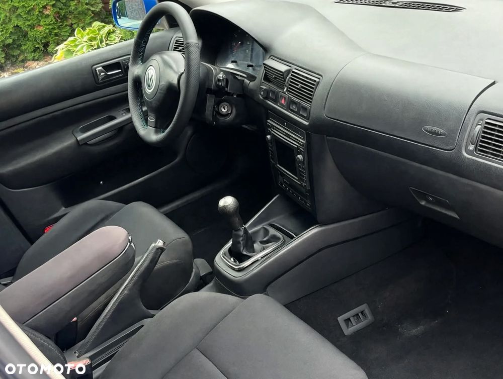 Volkswagen Golf - 28