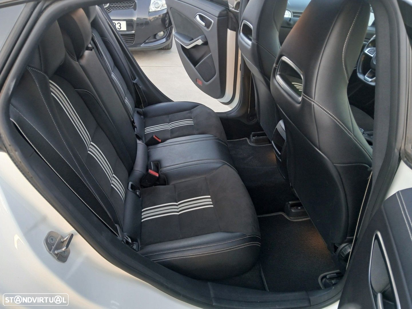 Mercedes-Benz CLA 200 d Shooting Brake - 12